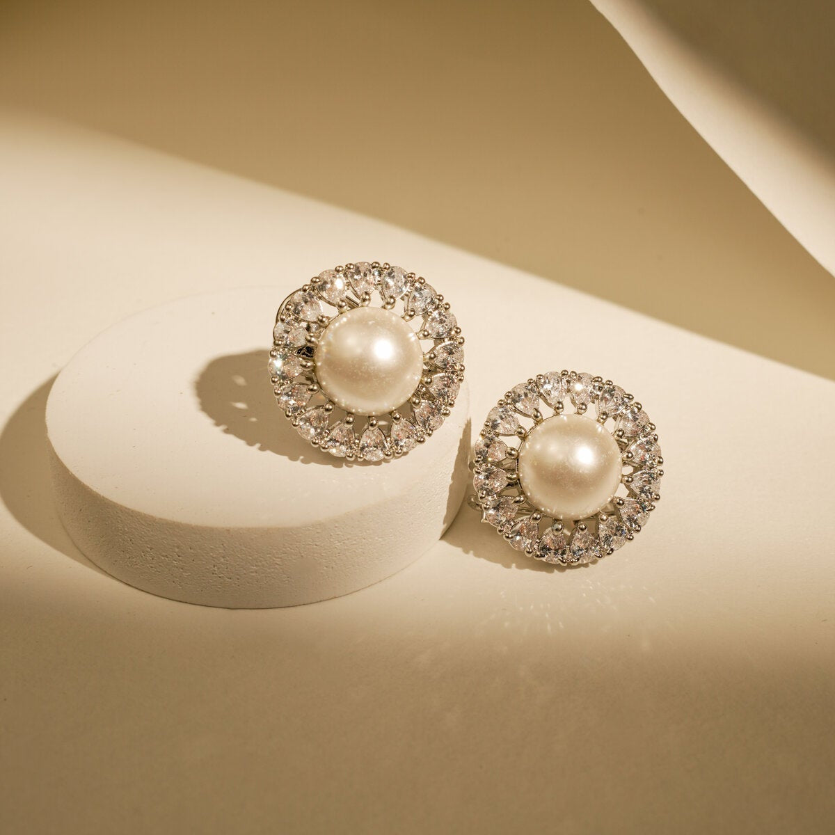 PEARL STUDS